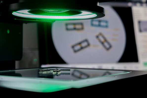 Detalle de máquina de medición instantánea por visión Baty Venture FV